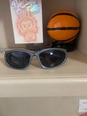 Sleek Gray Sunglasses with Dark Lenses